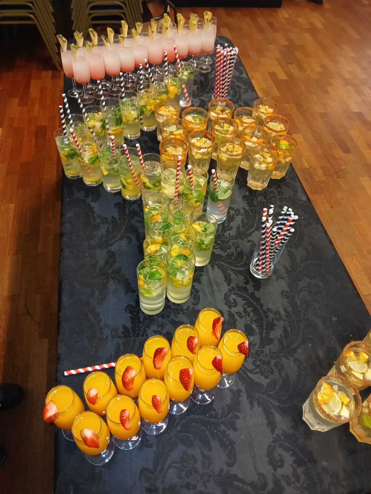 Live mocktail and cocktail refreshment station